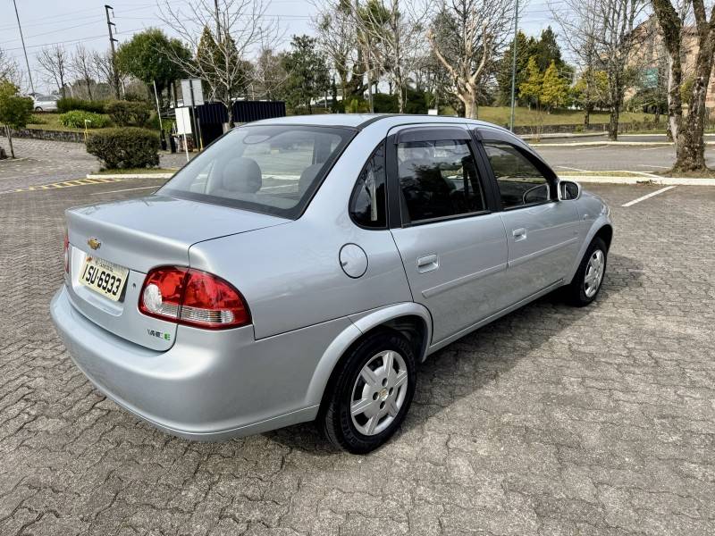 CHEVROLET - CLASSIC - 2011/2012 - Prata - R$ 27.900,00
