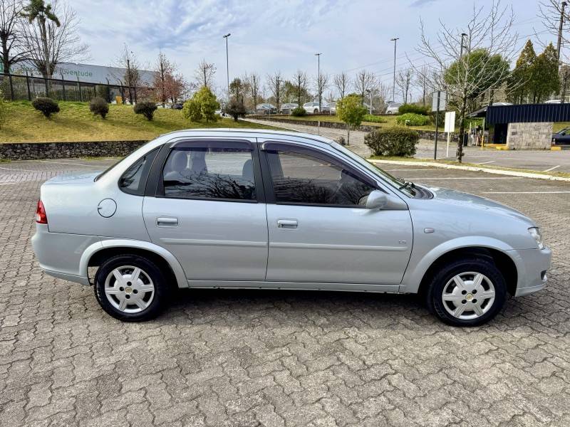 CHEVROLET - CLASSIC - 2011/2012 - Prata - R$ 27.900,00