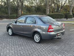 TOYOTA - ETIOS - 2013/2013 - Cinza - R$ 42.900,00