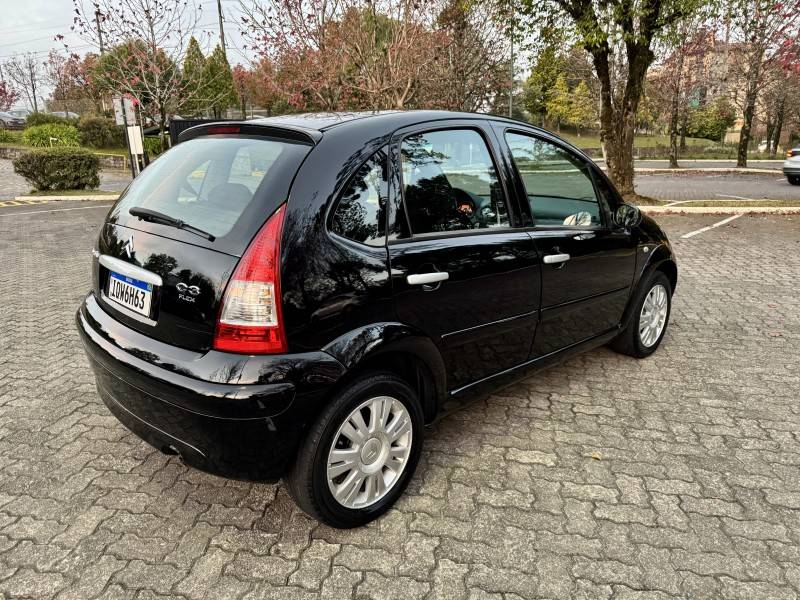 CITROËN - C3 - 2010/2011 - Preta - R$ 27.900,00