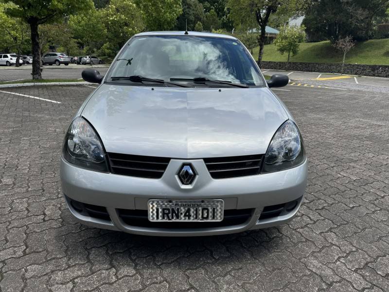 RENAULT - CLIO - 2010/2011 - Prata - R$ 21.900,00