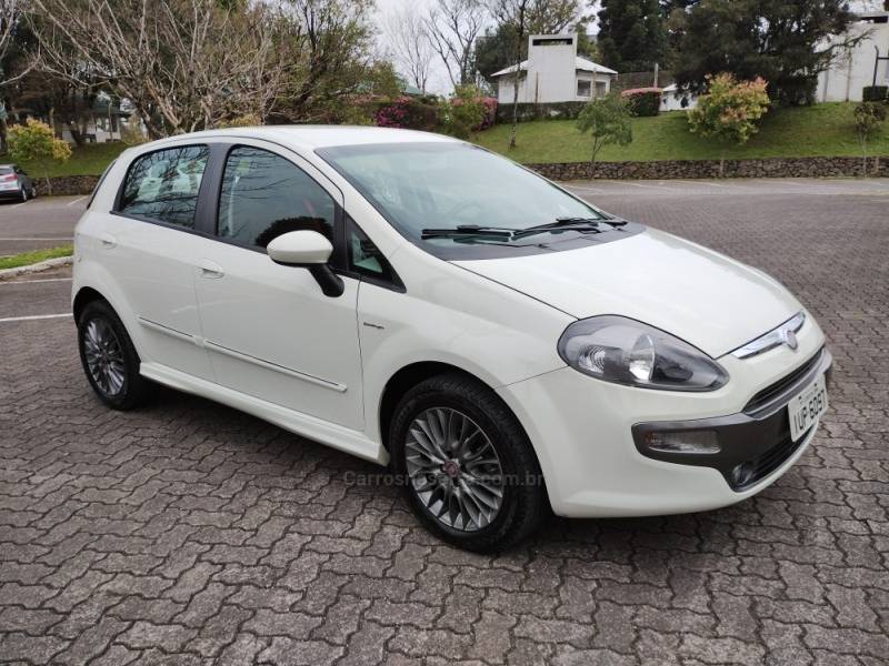 FIAT - PUNTO - 2013/2014 - Branca - R$ 42.900,00