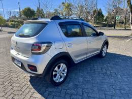 RENAULT - SANDERO - 2015/2015 - Prata - R$ 48.900,00