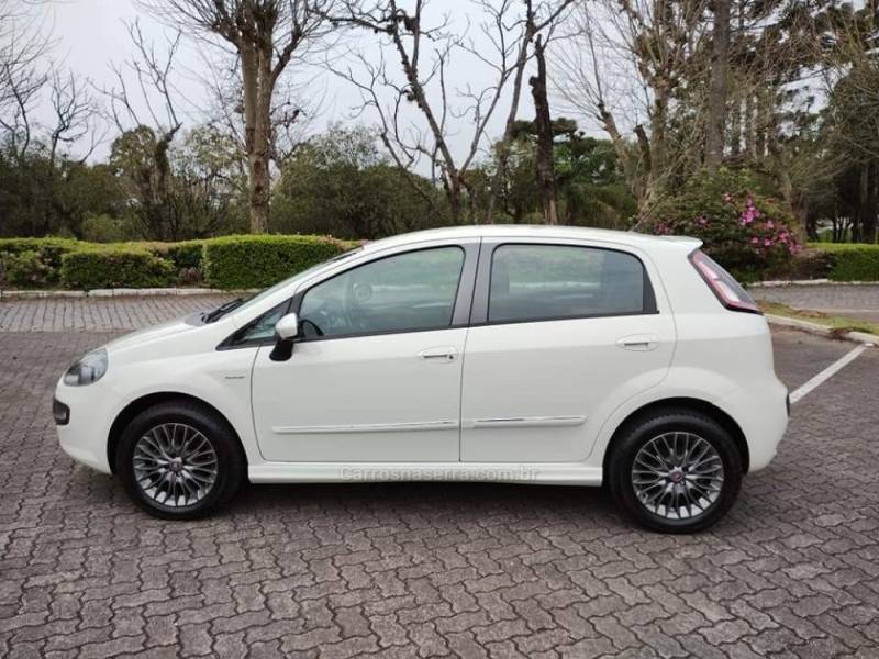 FIAT - PUNTO - 2013/2014 - Branca - R$ 39.900,00