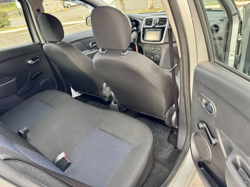 RENAULT - SANDERO - 2017/2017 - Prata - R$ 46.900,00