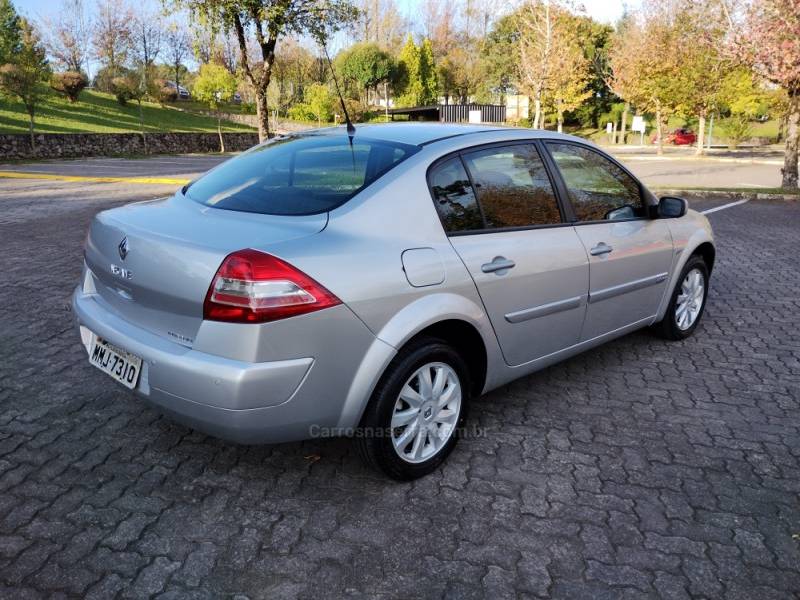 RENAULT - MÉGANE - 2009/2010 - Prata - R$ 25.900,00