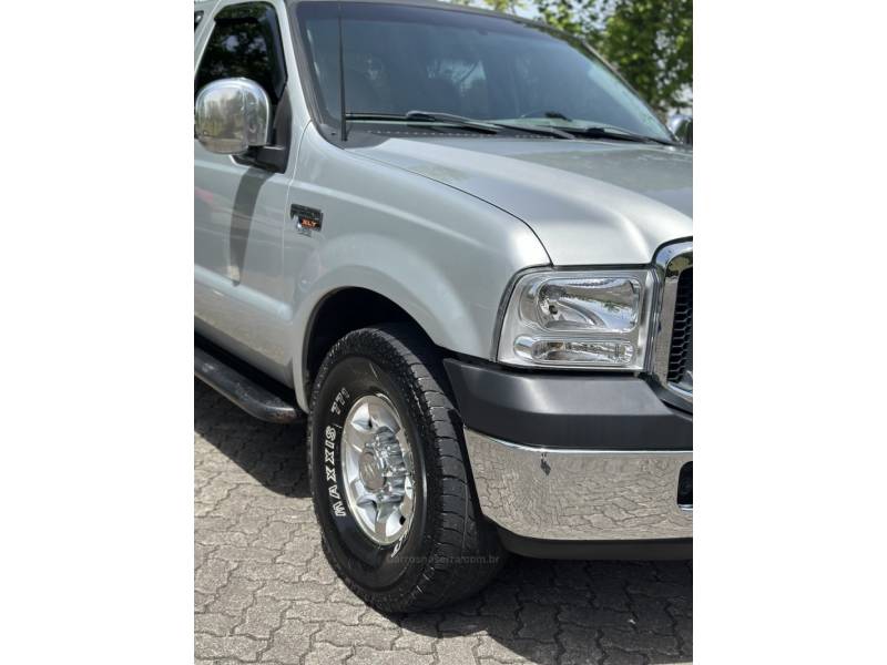 FORD - F-250 - 2005/2005 - Prata - R$ 155.000,00