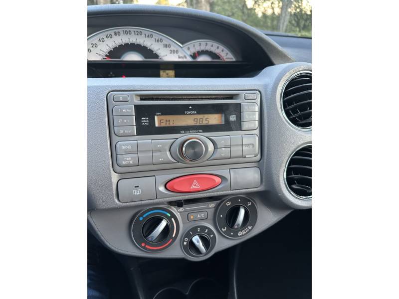 TOYOTA - ETIOS - 2013/2013 - Cinza - R$ 42.900,00