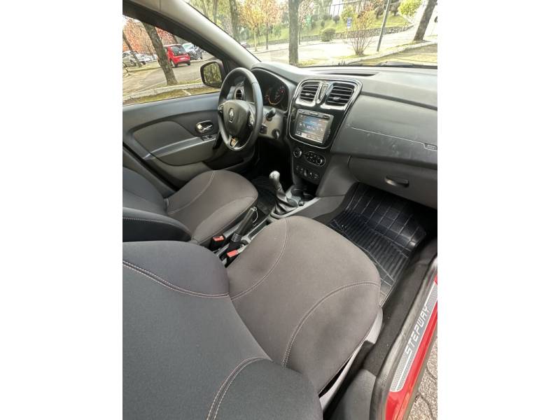 RENAULT - SANDERO - 2014/2015 - Vermelha - R$ 47.900,00