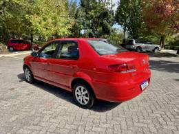 FIAT - SIENA - 2013/2014 - Vermelha - R$ 35.900,00