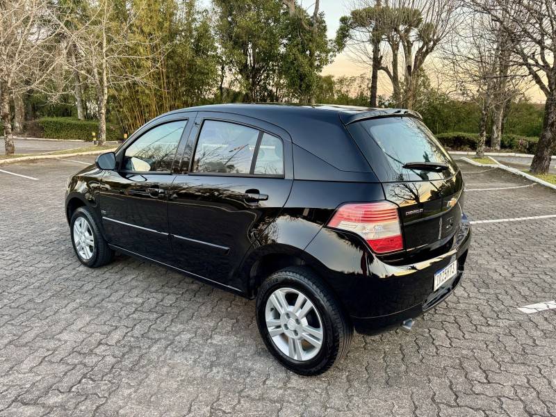 CHEVROLET - AGILE - 2011/2011 - Preta - R$ 33.900,00
