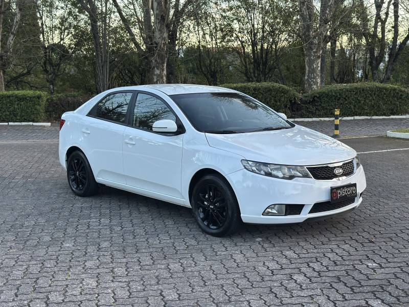KIA MOTORS - CERATO - 2011/2012 - Branca - R$ 44.900,00