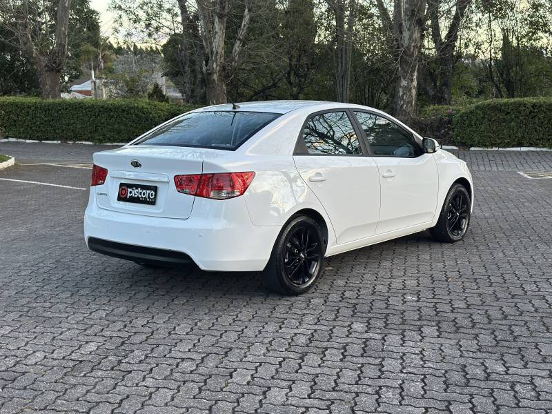 KIA MOTORS - CERATO - 2011/2012 - Branca - R$ 44.900,00