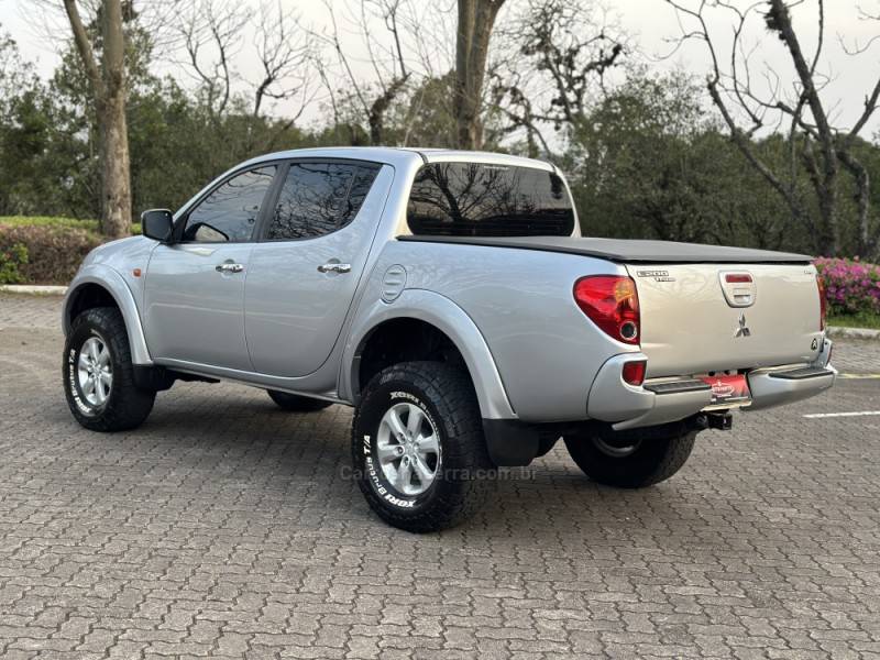 MITSUBISHI - L200 TRITON - 2011/2012 - Prata - R$ 104.900,00