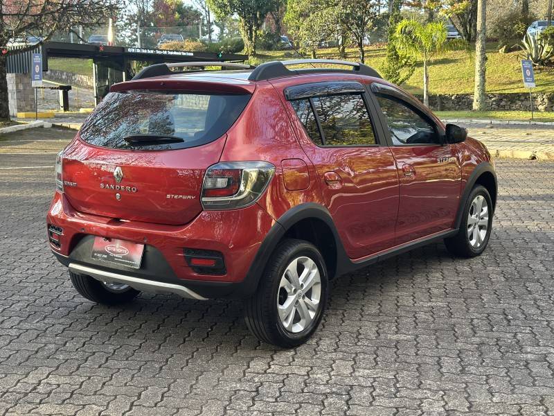 RENAULT - SANDERO - 2014/2015 - Vermelha - R$ 47.900,00