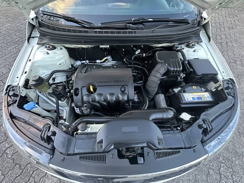 KIA MOTORS - CERATO - 2011/2012 - Branca - R$ 44.900,00