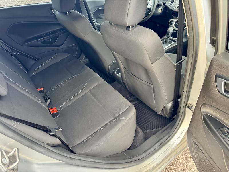 FORD - FIESTA - 2014/2015 - Prata - R$ 46.900,00
