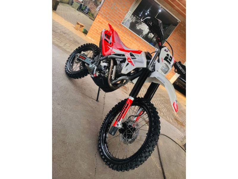 HONDA - CRF 250F - 2020/2020 - Branca - R$ 23.900,00