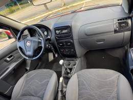 FIAT - SIENA - 2013/2014 - Vermelha - R$ 35.900,00