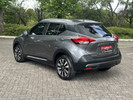 NISSAN - KICKS - 2017/2018 - Cinza - R$ 86.900,00