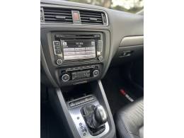 VOLKSWAGEN - JETTA - 2012/2012 - Cinza - R$ 68.900,00