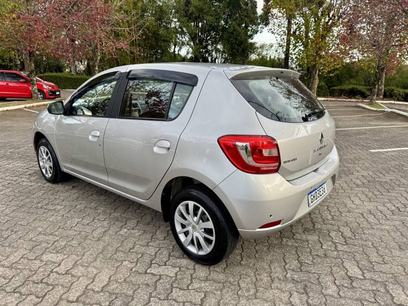 RENAULT - SANDERO - 2017/2017 - Prata - R$ 46.900,00