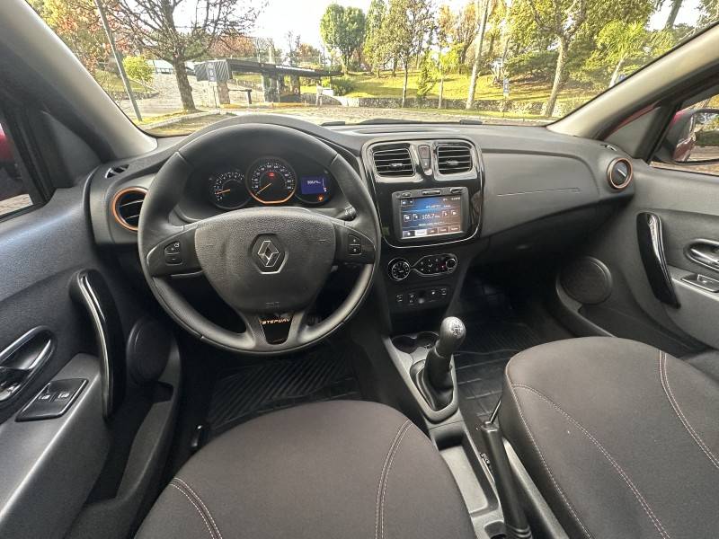 RENAULT - SANDERO - 2014/2015 - Vermelha - R$ 47.900,00