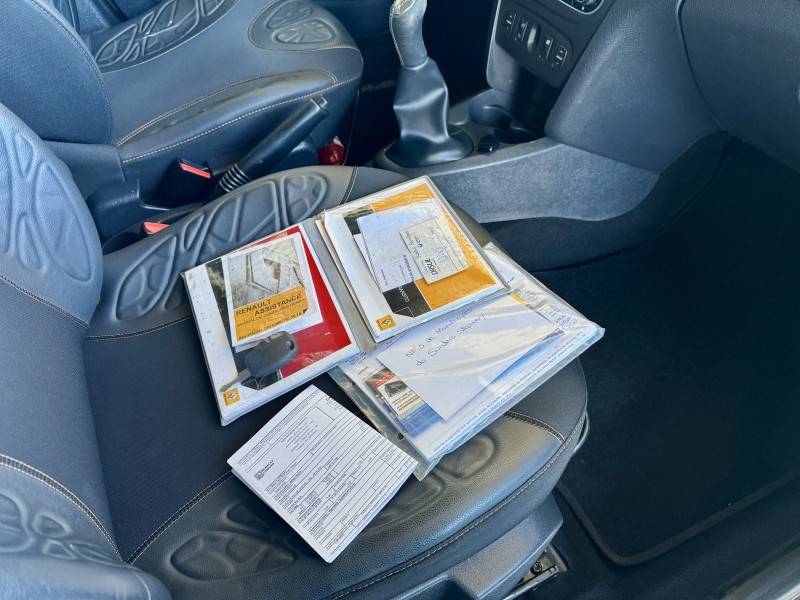 RENAULT - SANDERO - 2015/2015 - Prata - R$ 48.900,00