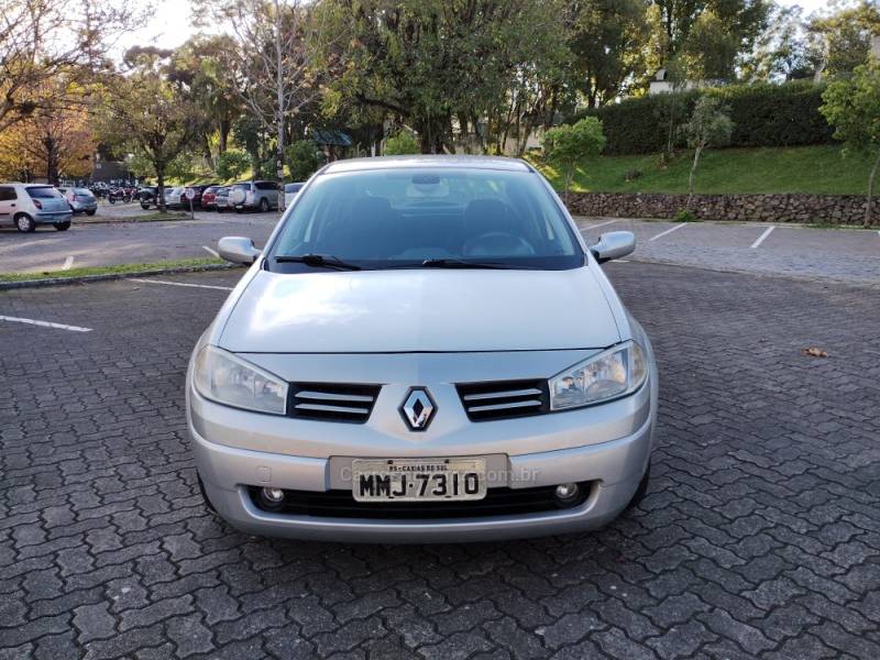 RENAULT - MÉGANE - 2009/2010 - Prata - R$ 25.900,00