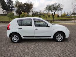 RENAULT - SANDERO - 2010/2011 - Branca - R$ 28.900,00