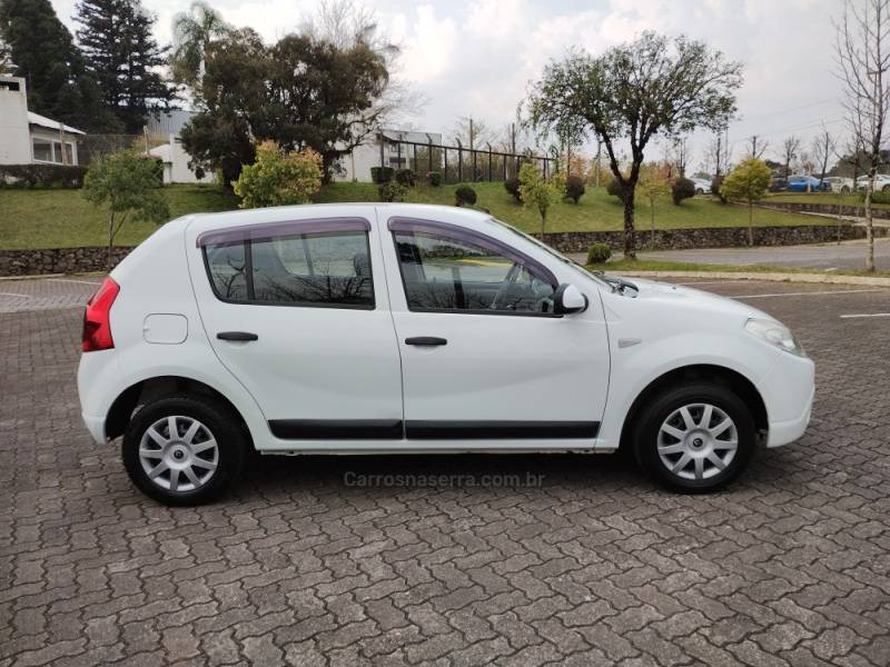 RENAULT - SANDERO - 2010/2011 - Branca - R$ 28.900,00