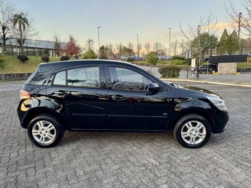 CHEVROLET - AGILE - 2011/2011 - Preta - R$ 33.900,00