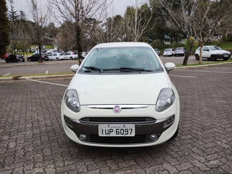 FIAT - PUNTO - 2013/2014 - Branca - R$ 39.900,00