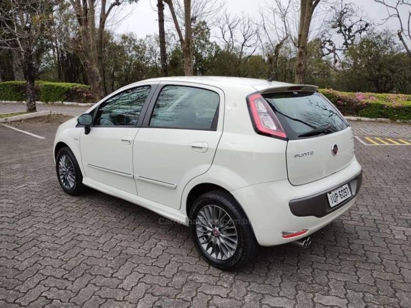 FIAT - PUNTO - 2013/2014 - Branca - R$ 39.900,00