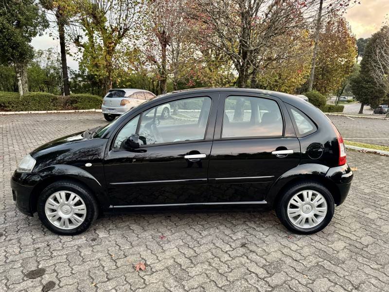 CITROËN - C3 - 2010/2011 - Preta - R$ 27.900,00