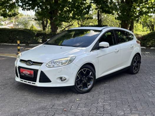 FORD - FOCUS - 2013/2014 - Branca - R$ 61.900,00