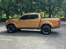 NISSAN - FRONTIER - 2016/2017 - Laranja - R$ 144.900,00