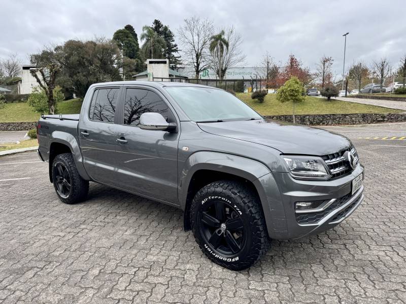 VOLKSWAGEN - AMAROK - 2017/2017 - Cinza - R$ 122.900,00