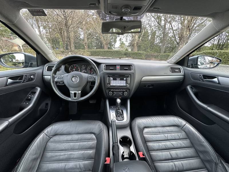 VOLKSWAGEN - JETTA - 2012/2012 - Cinza - R$ 68.900,00