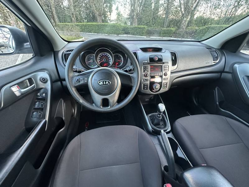 KIA MOTORS - CERATO - 2011/2012 - Branca - R$ 44.900,00