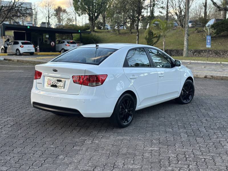 KIA MOTORS - CERATO - 2011/2012 - Branca - R$ 44.900,00