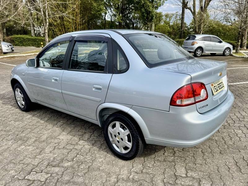 CHEVROLET - CLASSIC - 2011/2012 - Prata - R$ 27.900,00