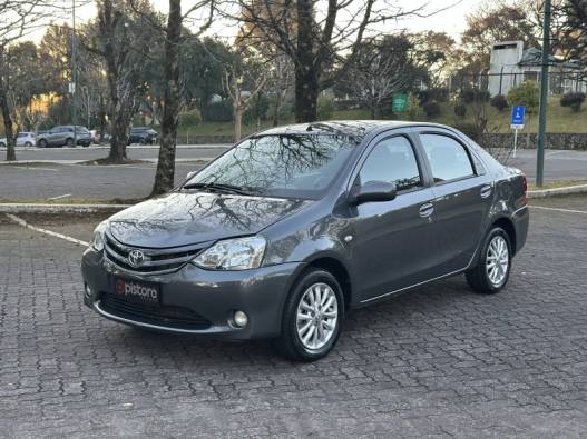 TOYOTA - ETIOS - 2013/2013 - Cinza - R$ 42.900,00