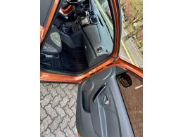 RENAULT - SANDERO - 2015/2016 - Laranja - R$ 49.900,00