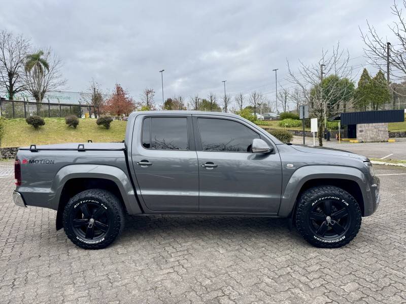 VOLKSWAGEN - AMAROK - 2017/2017 - Cinza - R$ 122.900,00
