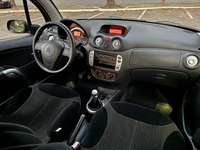 CITROËN - C3 - 2010/2011 - Preta - R$ 27.900,00
