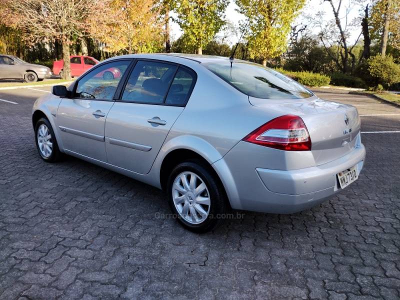 RENAULT - MÉGANE - 2009/2010 - Prata - R$ 25.900,00