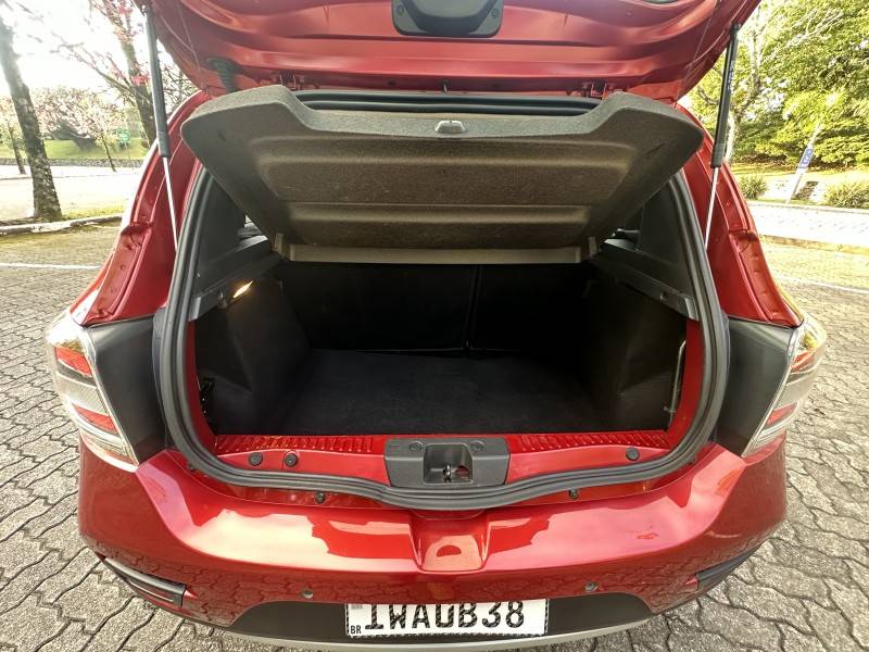 RENAULT - SANDERO - 2014/2015 - Vermelha - R$ 47.900,00