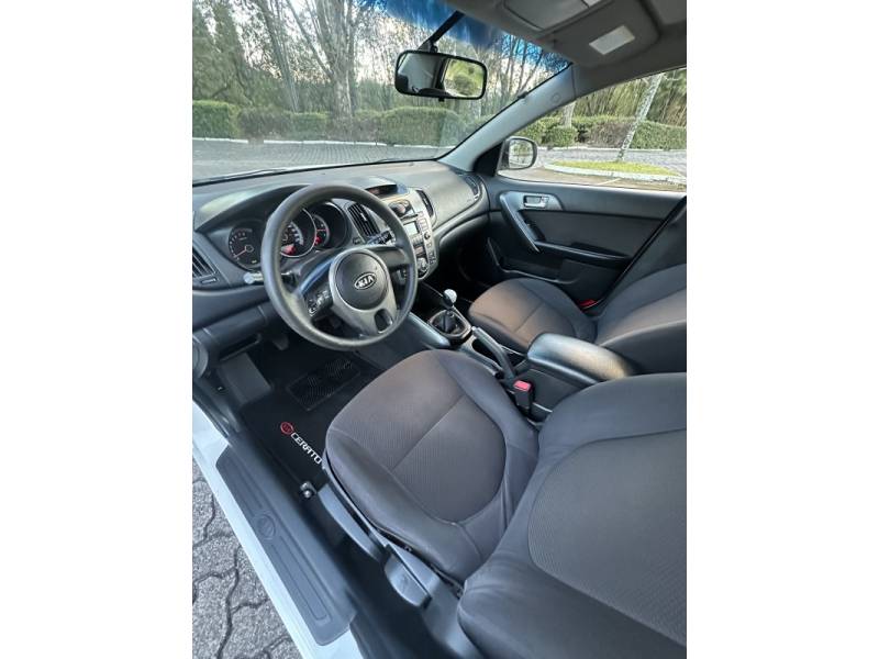 KIA MOTORS - CERATO - 2011/2012 - Branca - R$ 44.900,00