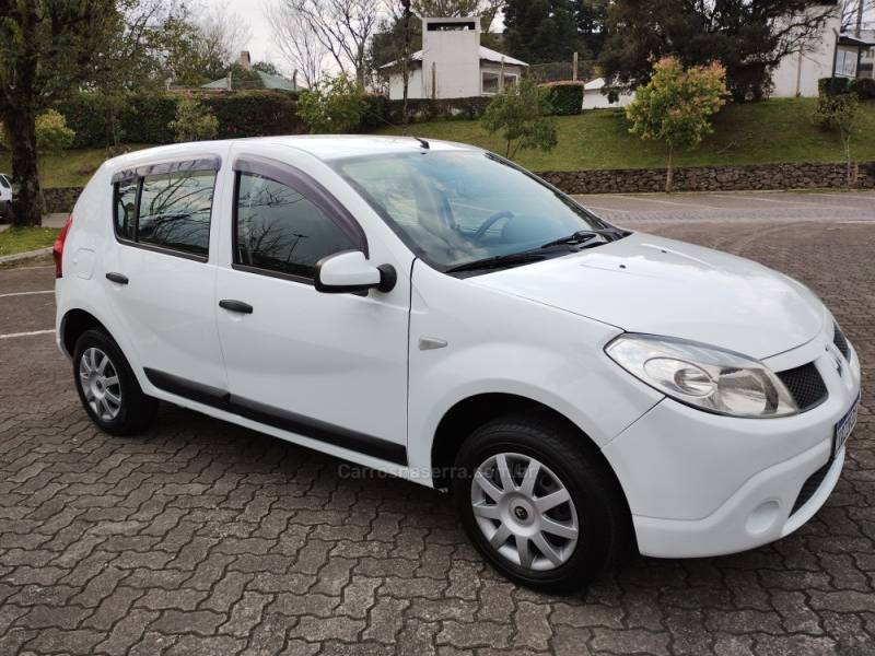 RENAULT - SANDERO - 2010/2011 - Branca - R$ 28.900,00